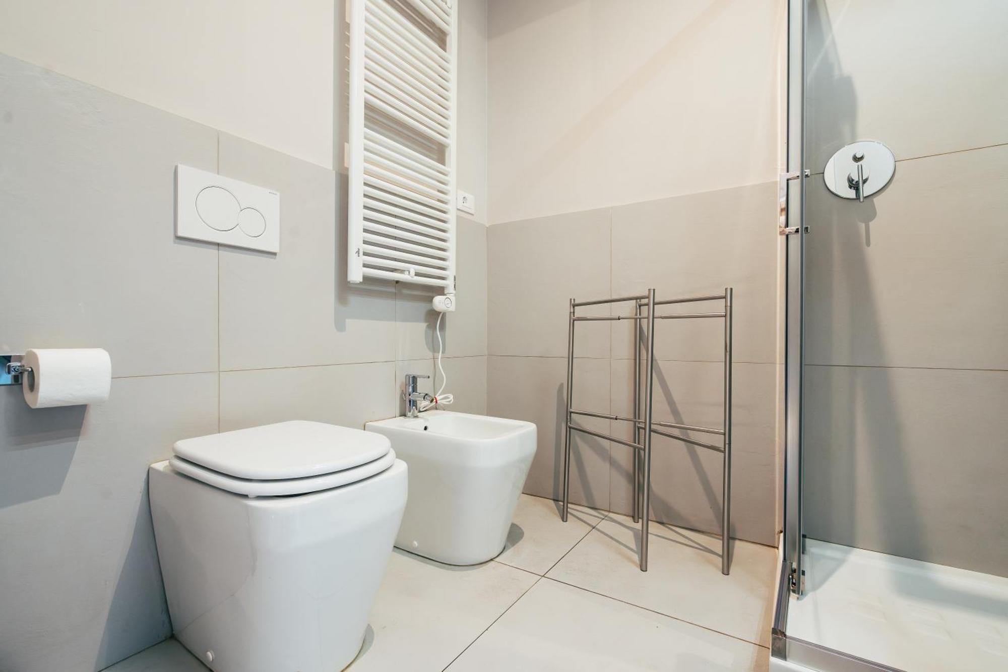 Bologna Suites - Private Bathroom Exterior photo