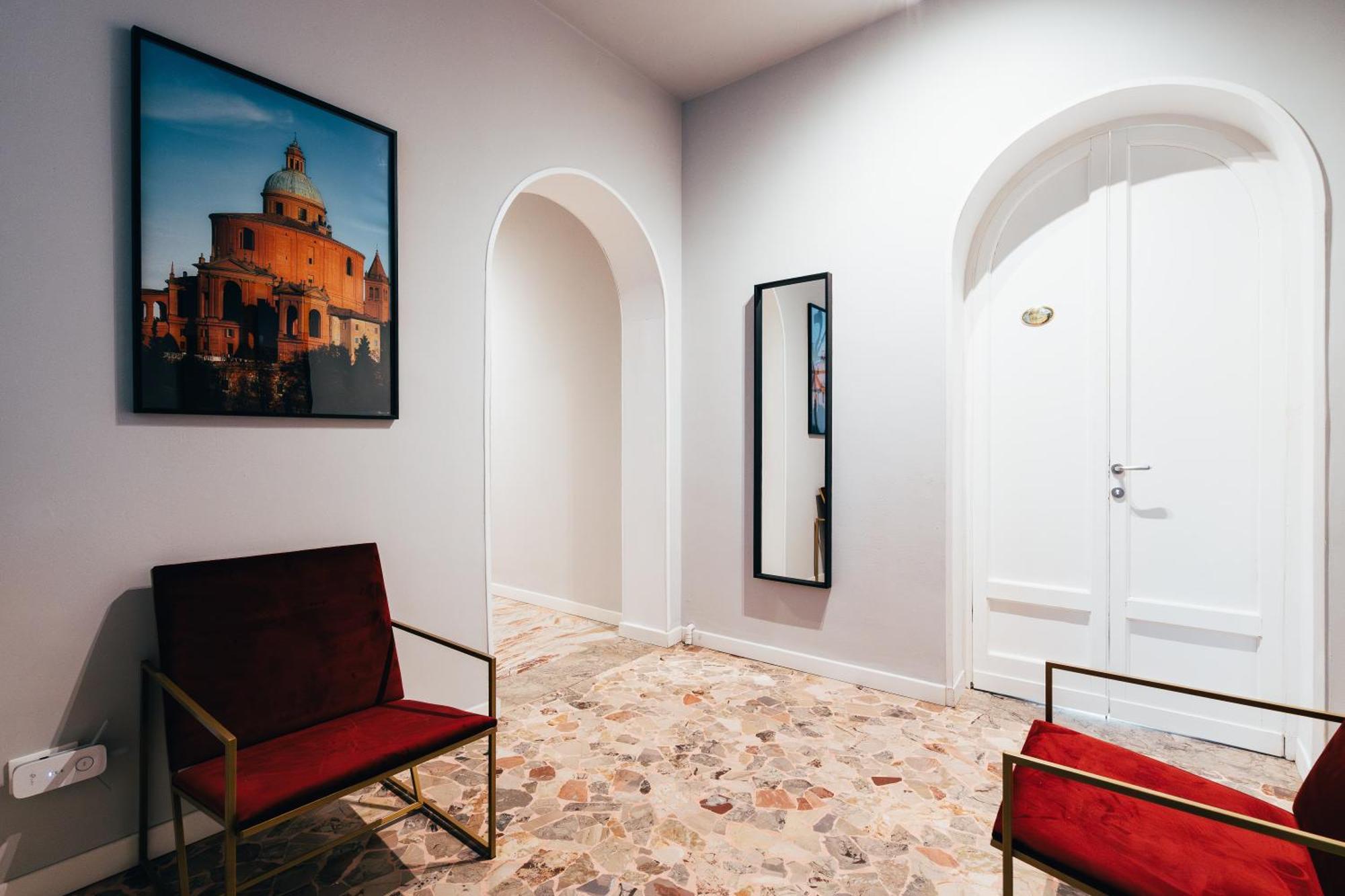 Bologna Suites - Private Bathroom Exterior photo