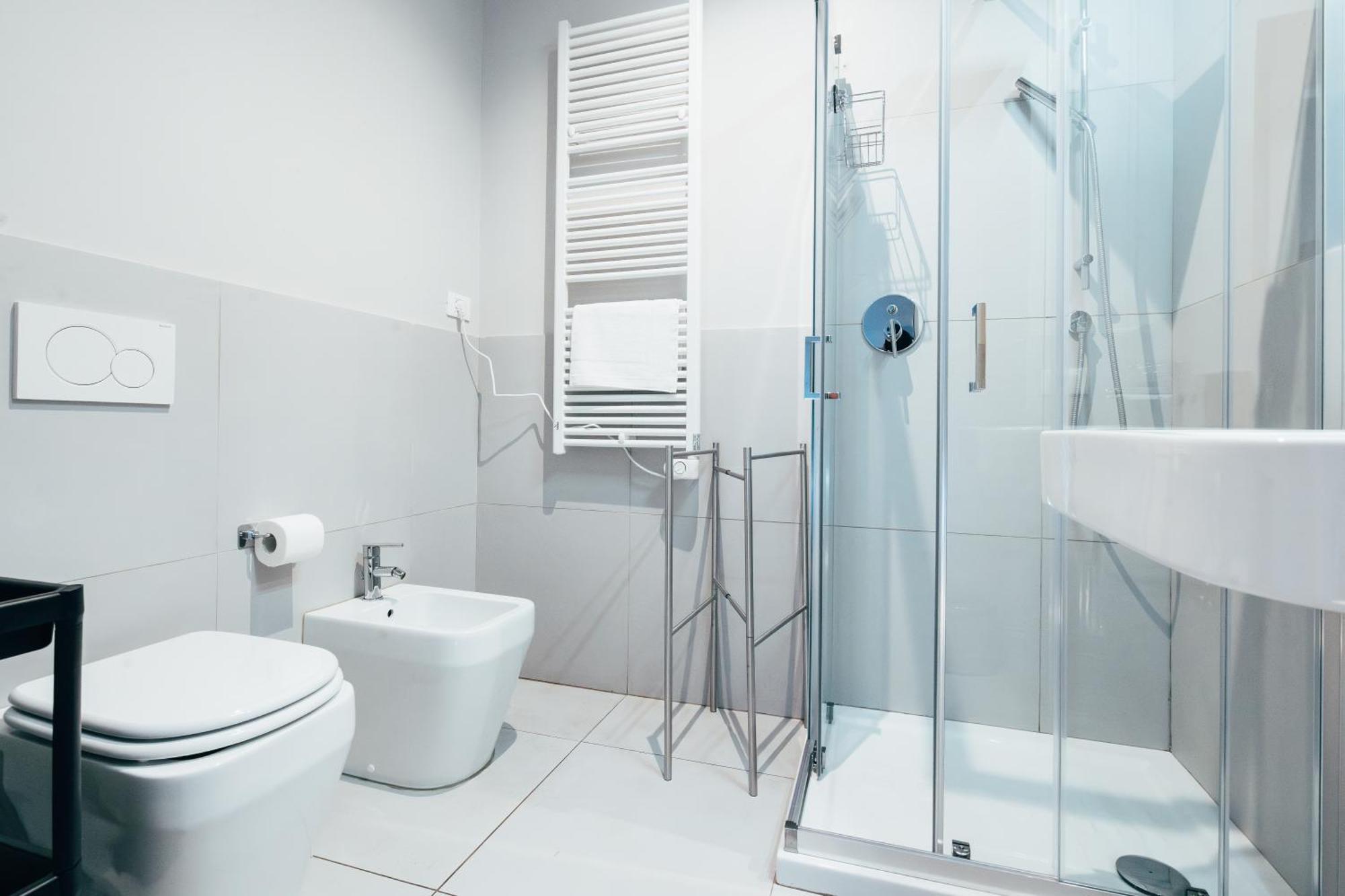 Bologna Suites - Private Bathroom Exterior photo