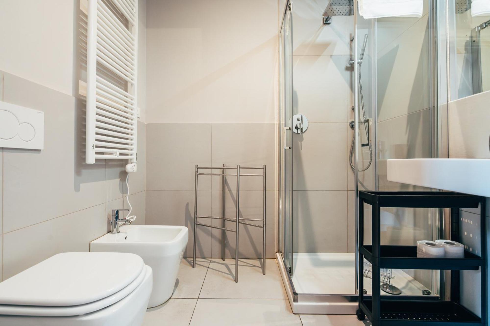 Bologna Suites - Private Bathroom Exterior photo
