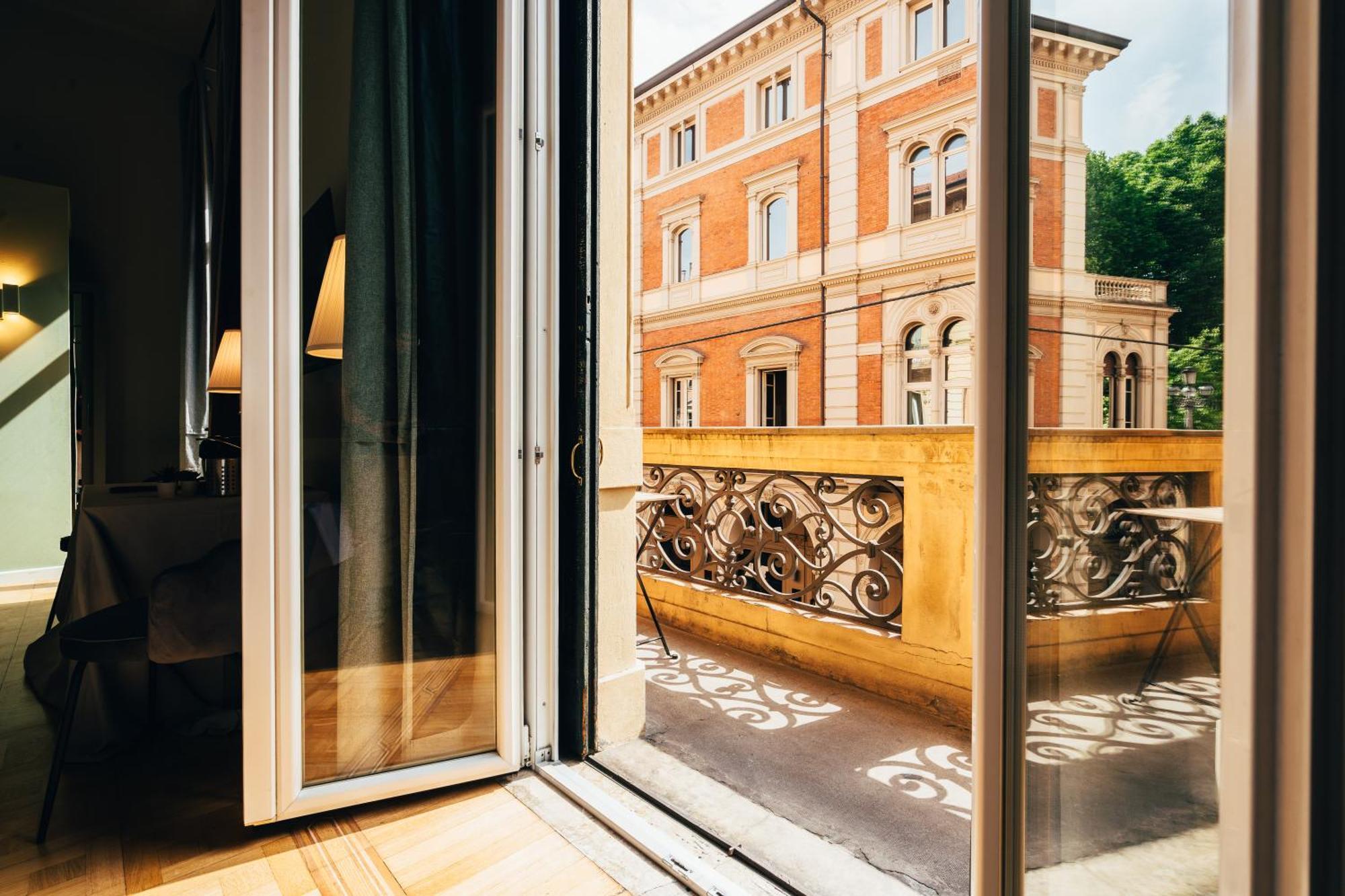 Bologna Suites - Private Bathroom Exterior photo