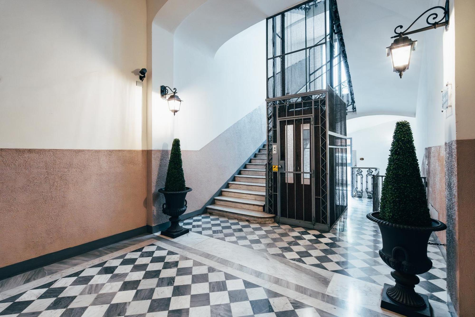 Bologna Suites - Private Bathroom Exterior photo